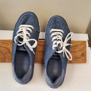 Keds Center III Chambray Sneakers in blue. Women's Size 8 Wide. Sporty & Casual